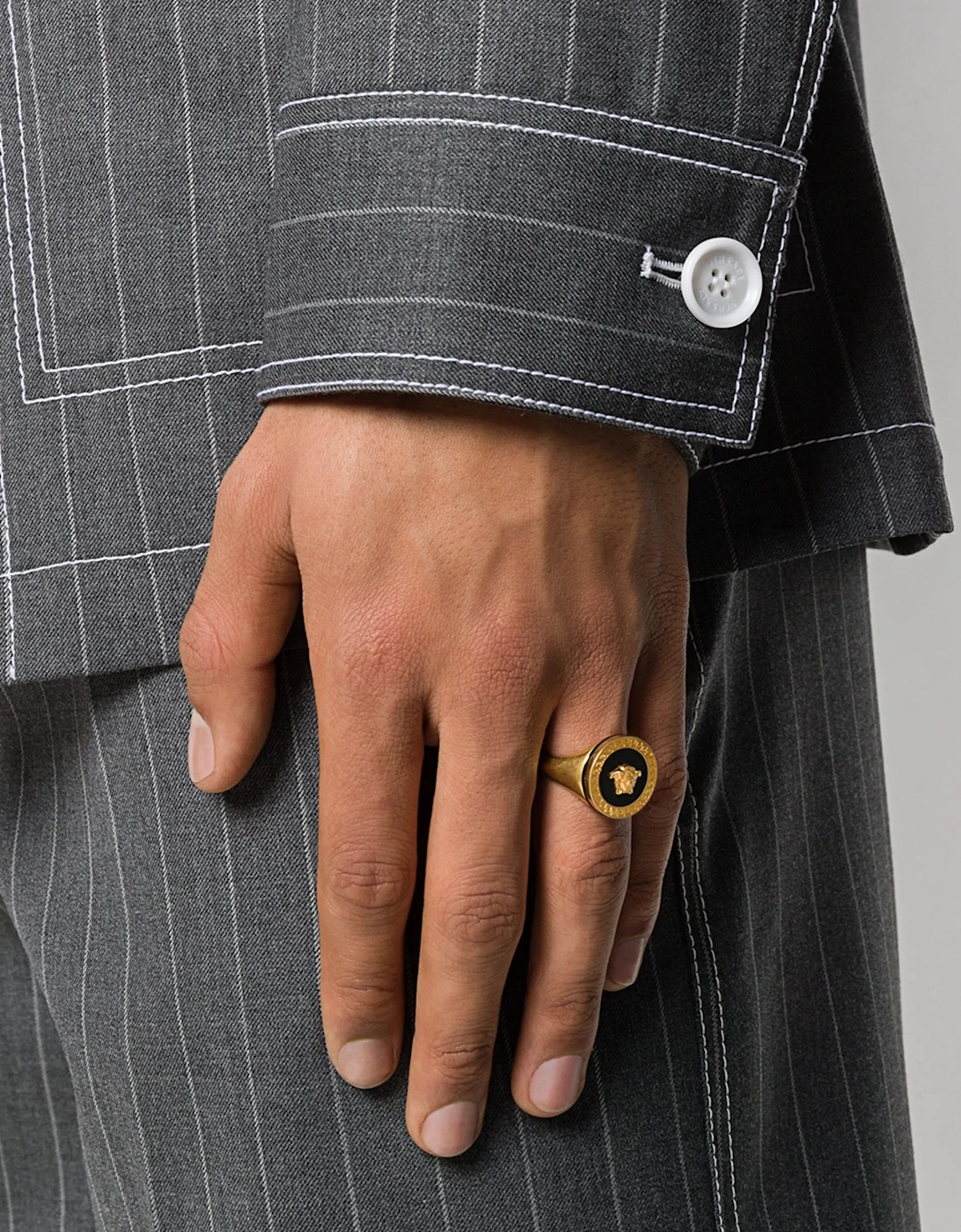 Circular Medusa Ring Gold