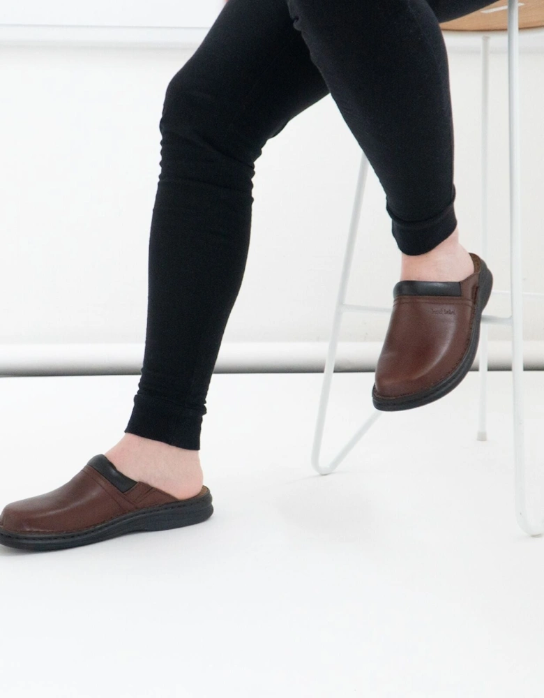 MAX Mens Clogs Brandy