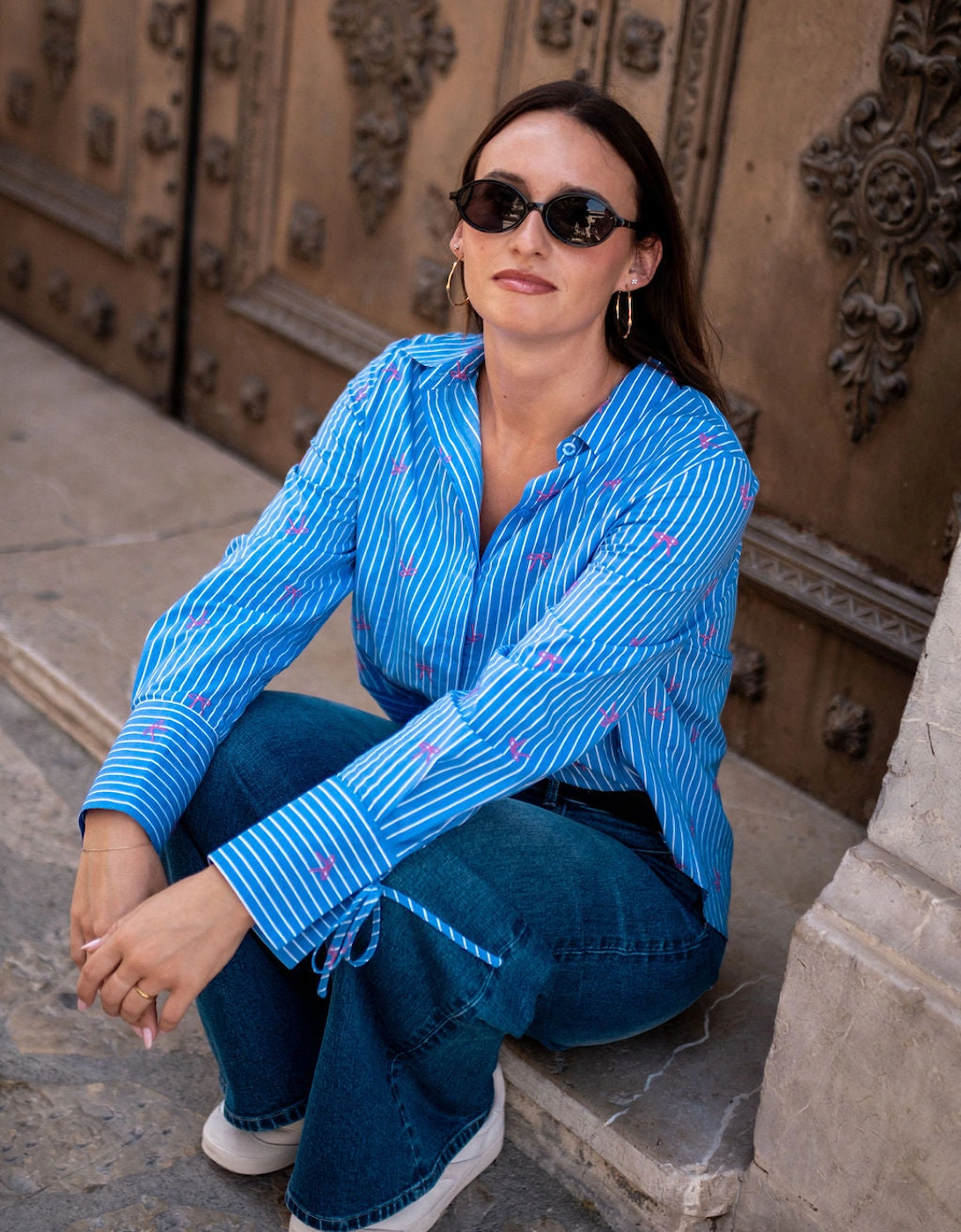 Gini London Gini London Women's Blue Bow Embroidered Extreme Cuff Stripe Shirt