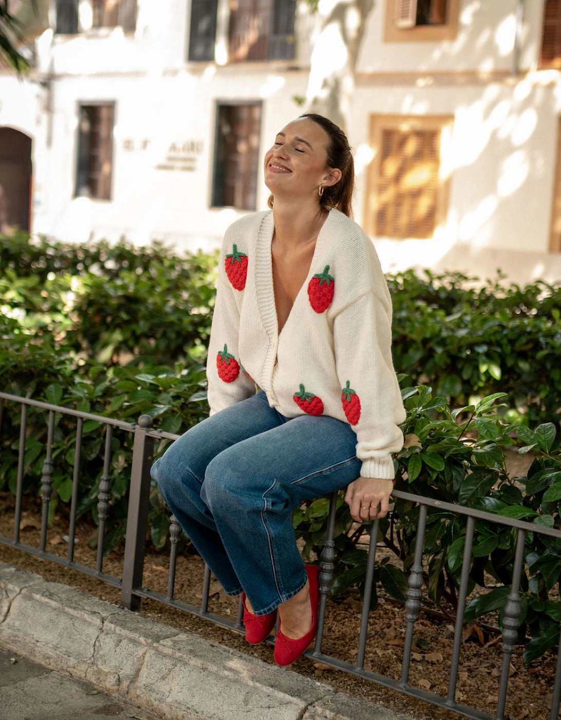 Gini London Women's Cream Contrast Strawberry Knitted Short Cardigan - White - Size: 12/14