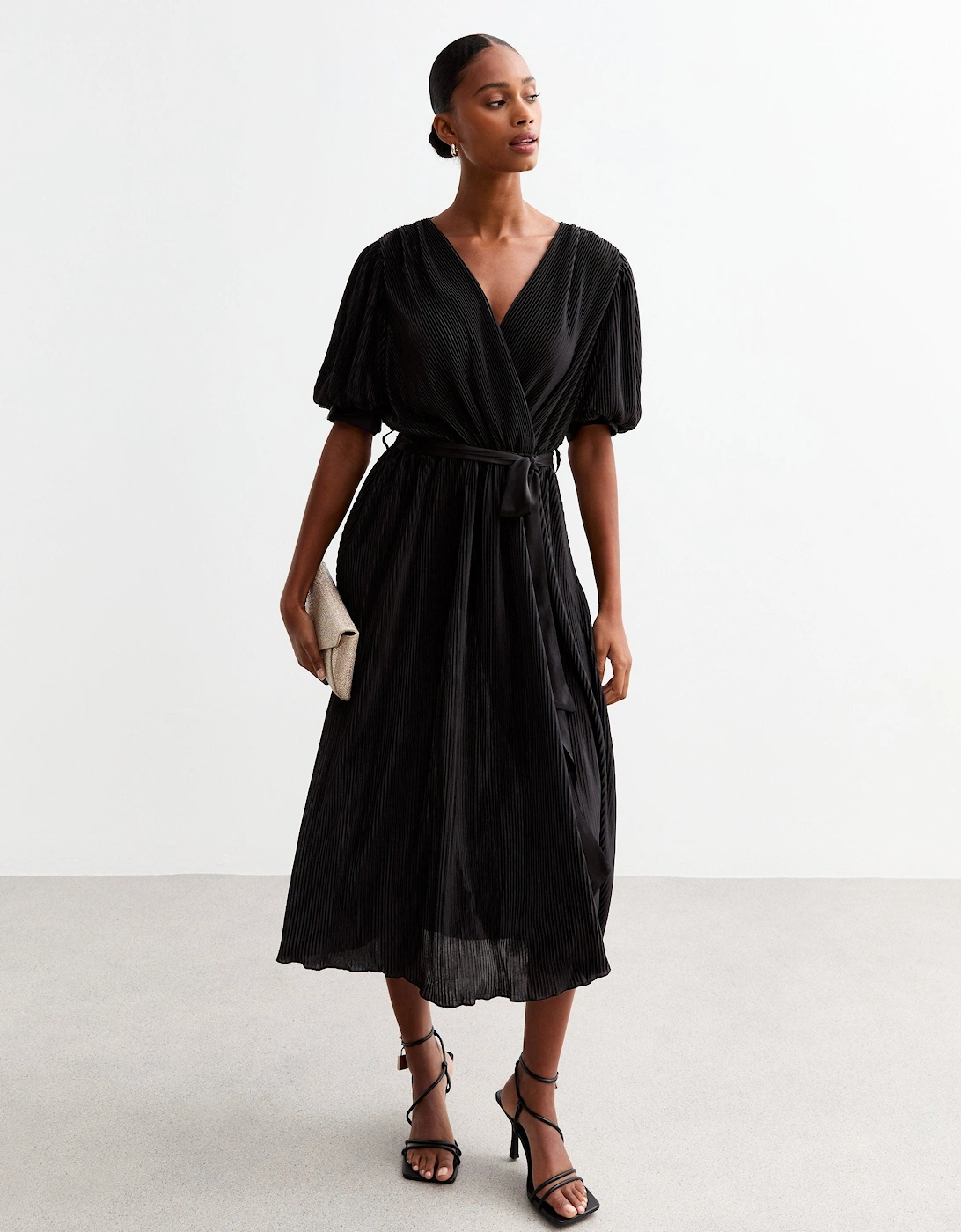 Black Short Sleeves Plisse Wrap  Midi Dress