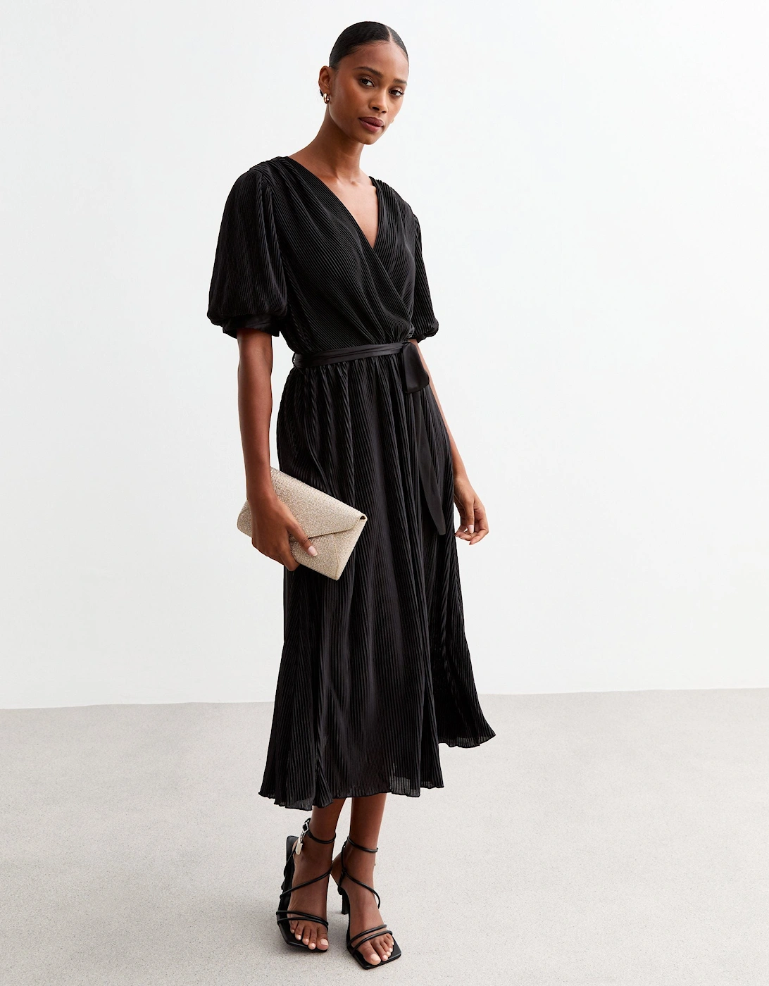 Black Short Sleeves Plisse Wrap  Midi Dress