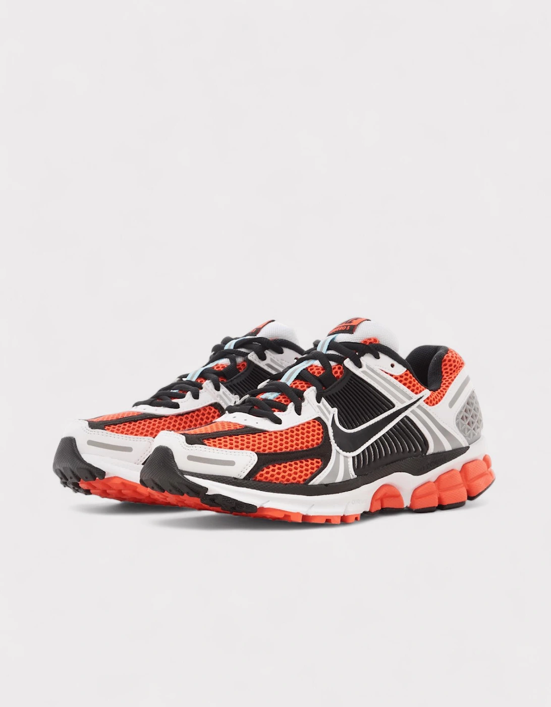 Zoom Vomero 5 SE Bright Crimson