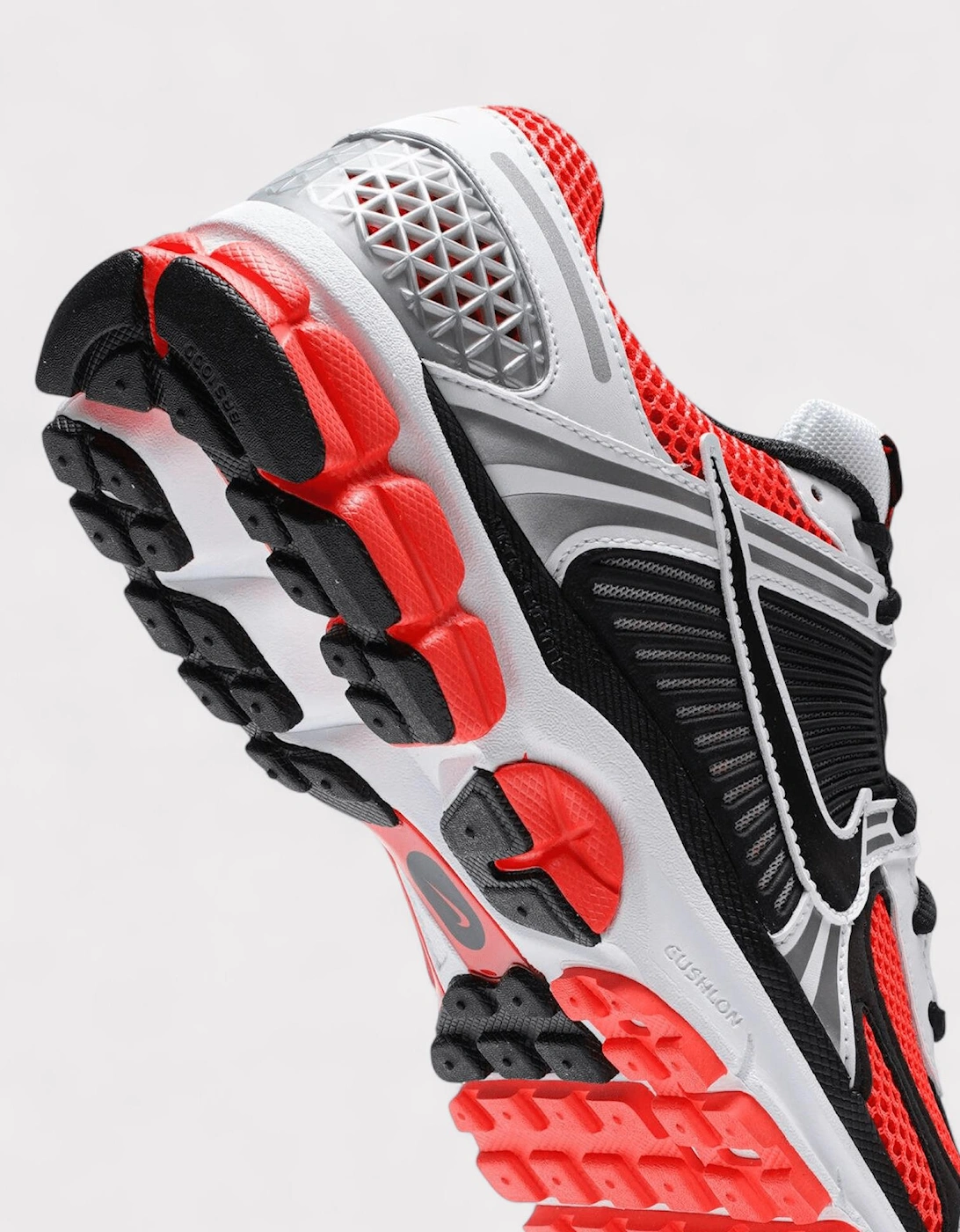 Zoom Vomero 5 SE Bright Crimson