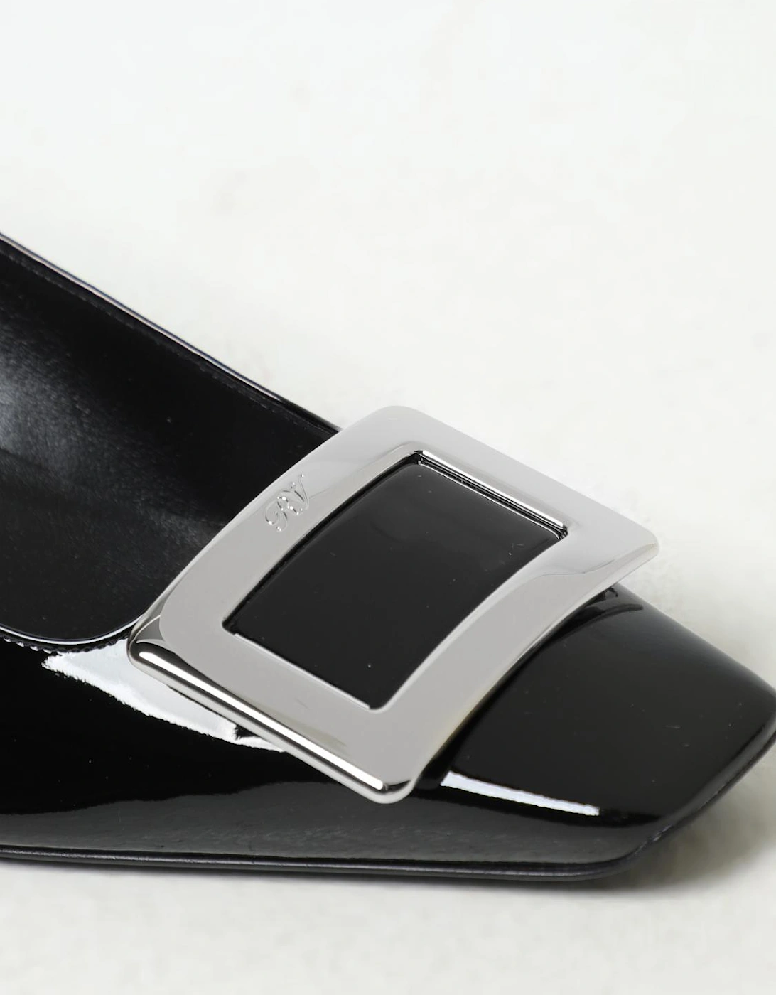 Elegant Pointed-Toe Pumps with Block Heel and Decorative Buckle