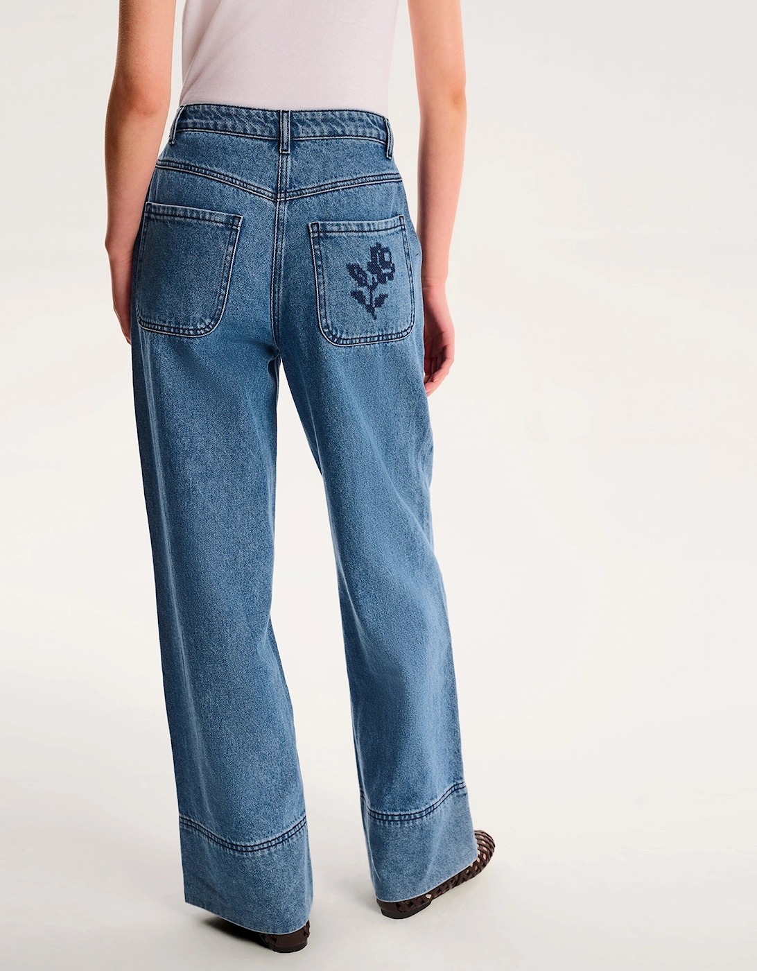 Portland Embroidered Jean in Mid Wash