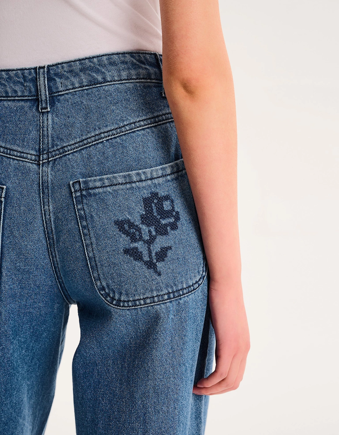 Portland Embroidered Jean in Mid Wash