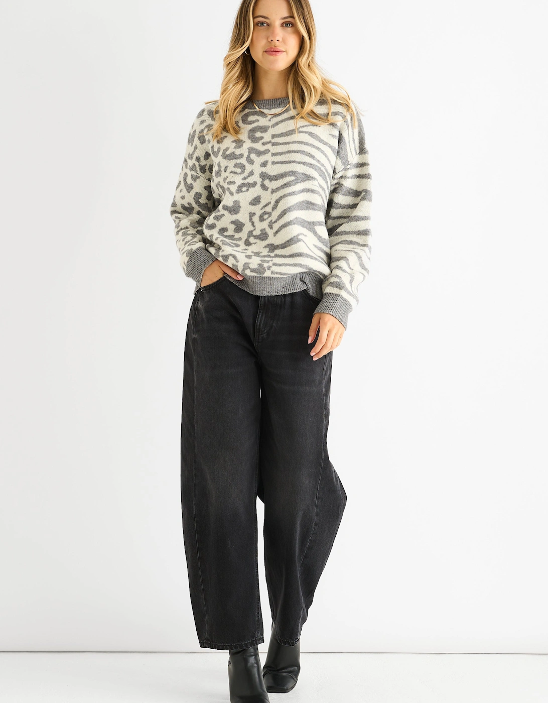 Gini London Gini London Women's Grey Contrast Zebra Animal Knit Jumper