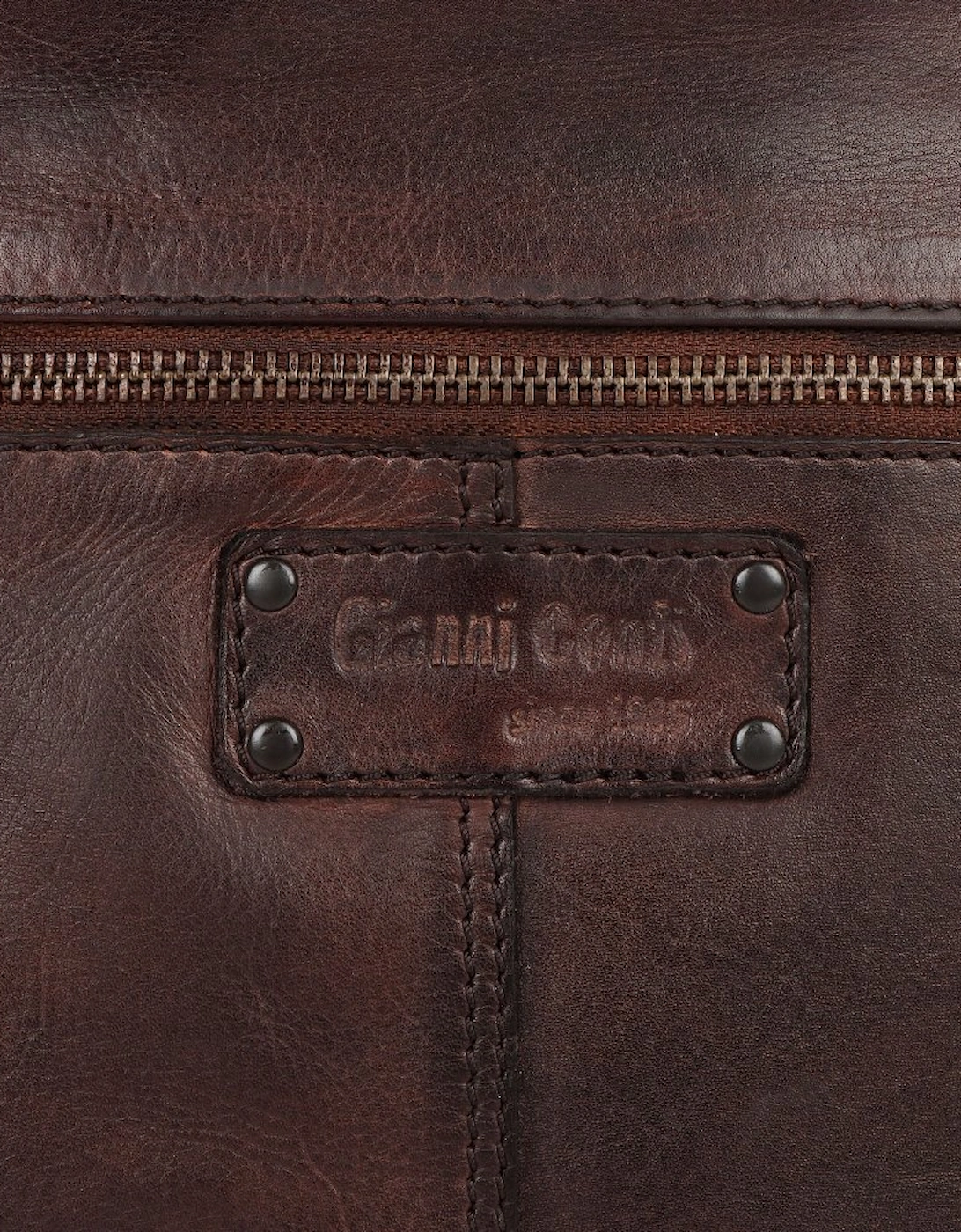 Enzo Womens Messenger Bag