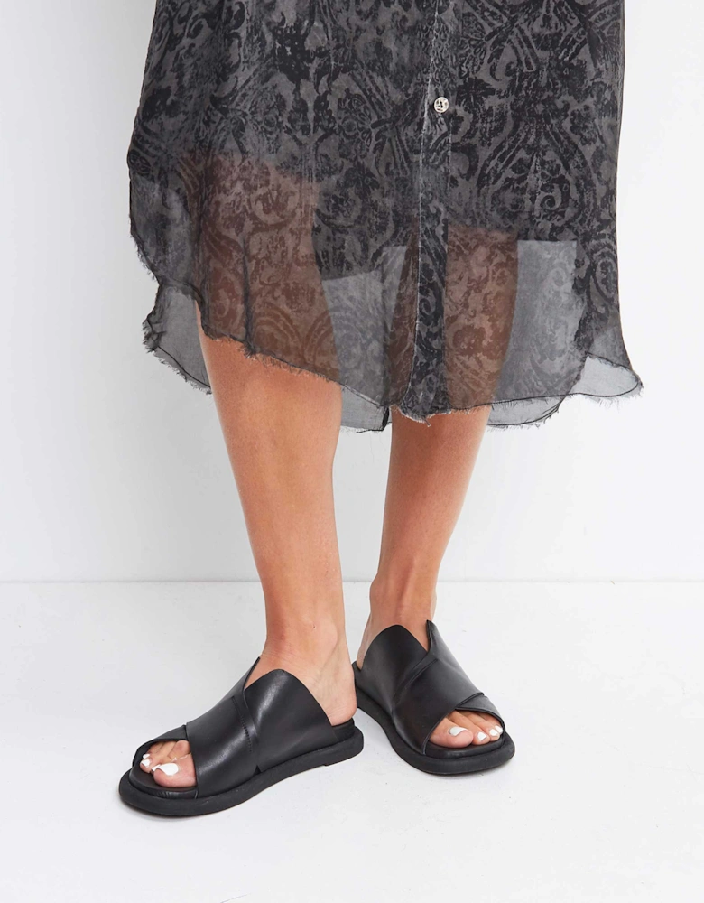 V Front Leather Sandals