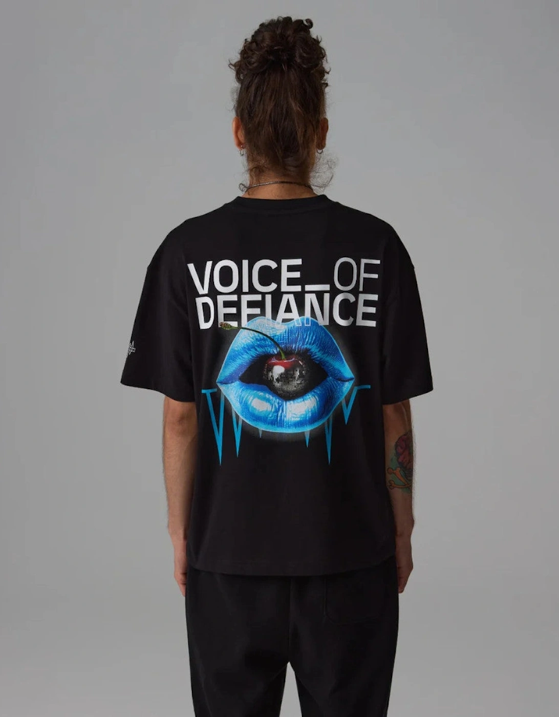 White Lines Cherry T-Shirt Black