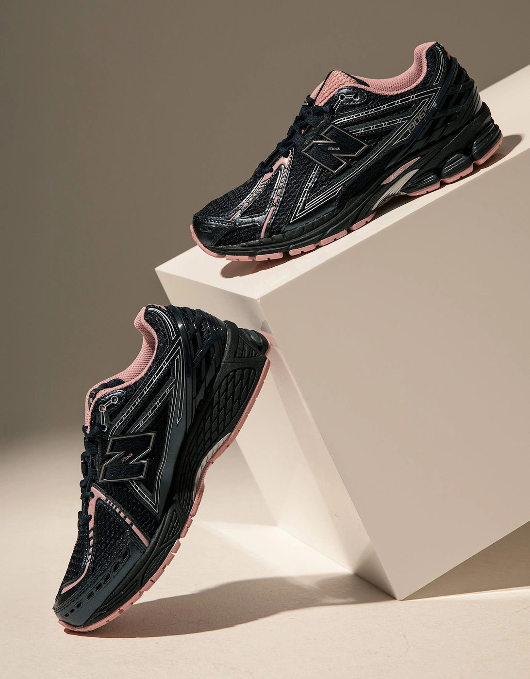 1906R Sneakers