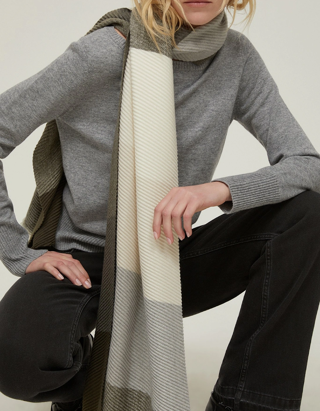  Baita Square Scarf