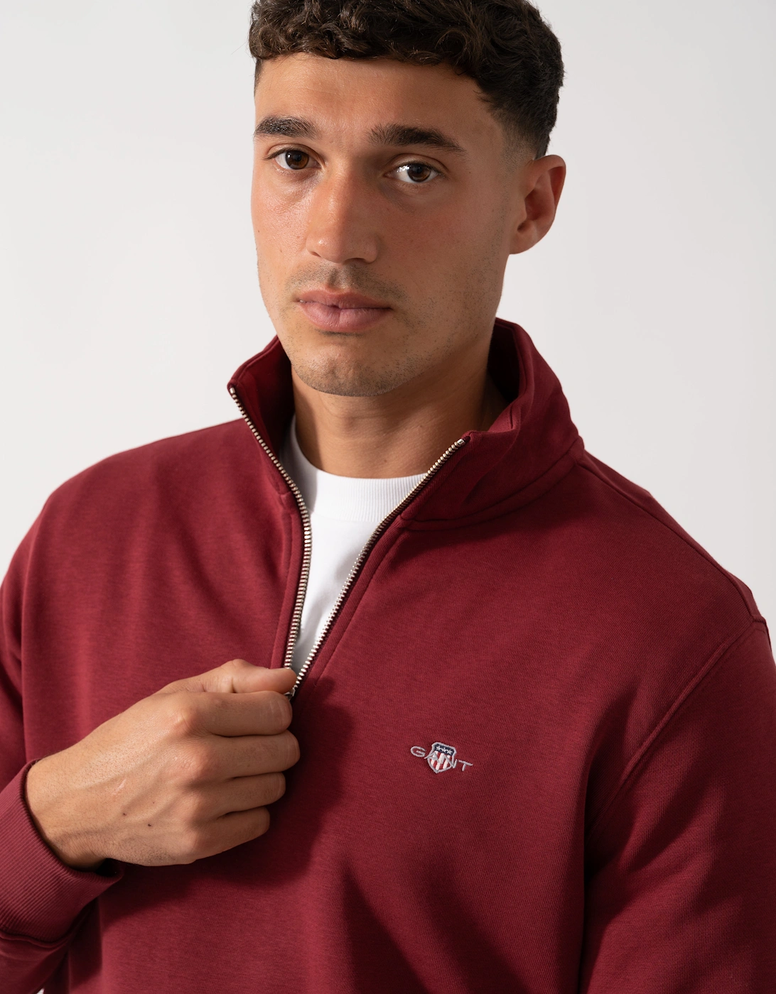 Mens Regular Fit Shield Logo Half Zip Sweatshirt - 604 Plumped Red