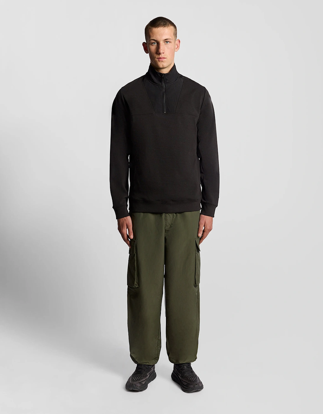 Lyle & Scott Panelled Hybrid Quarter Zip - X002 Black Ice