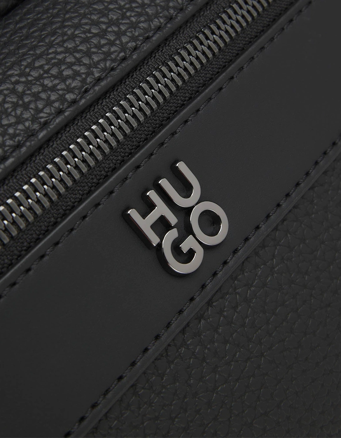 HUGO Quantic Mens Grained Faux Leather Washbag with Stacked-Logo - Black 001