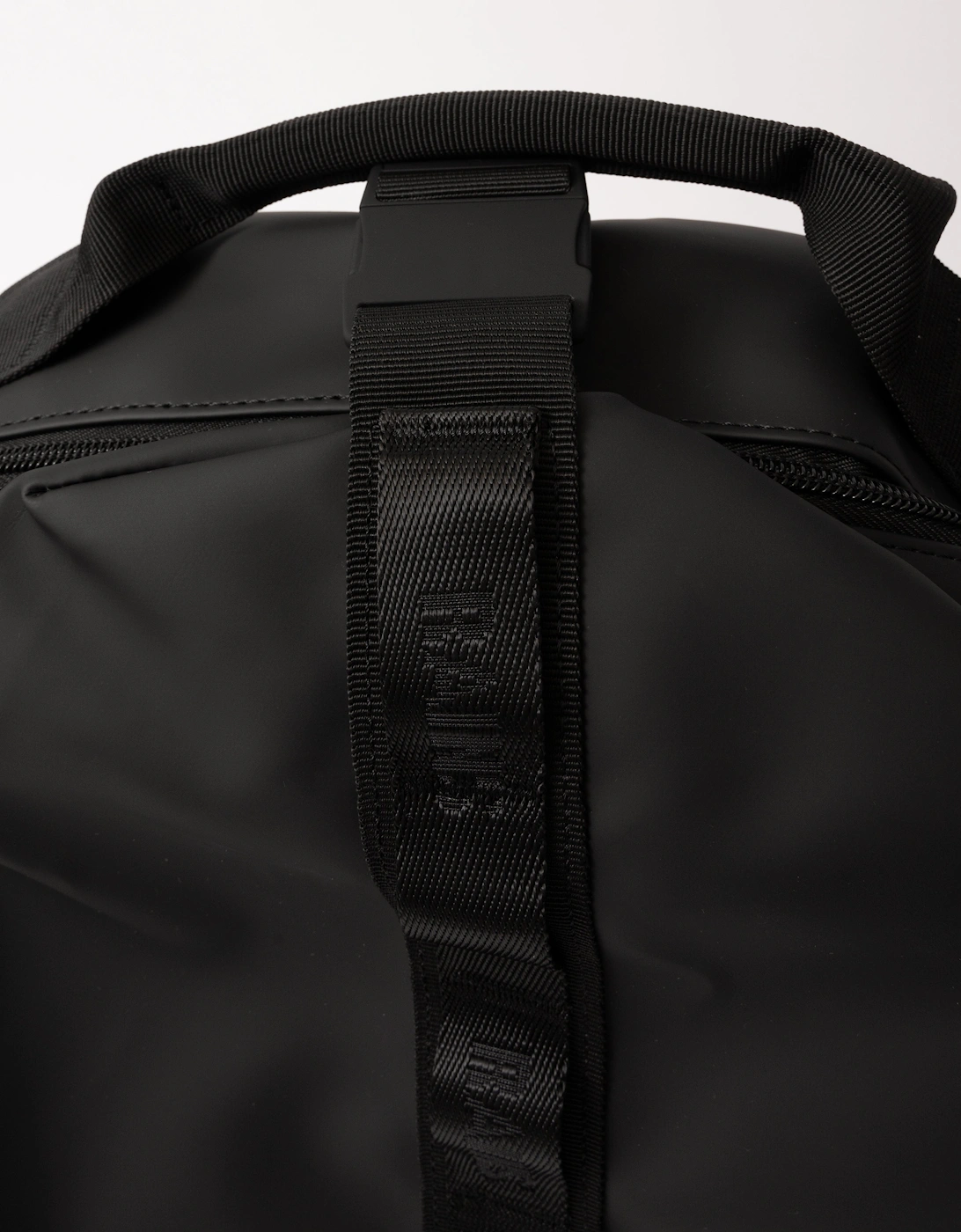 Rains Trail Clip Front Backpack - 01 Black
