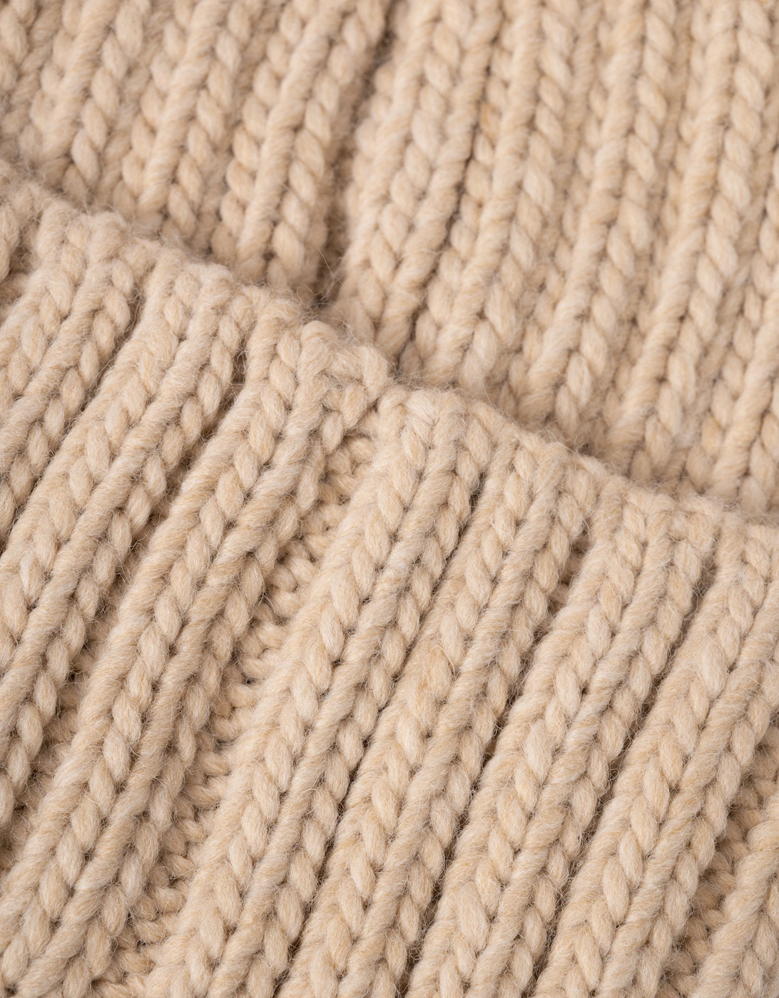 Fea 2 Bobble Hat - Beige Dimity N1J