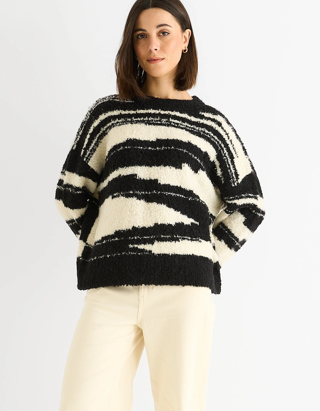 Gini London Women's Mono Abstract Oversized Recycle Knit Jumper - White - Size: 10/12