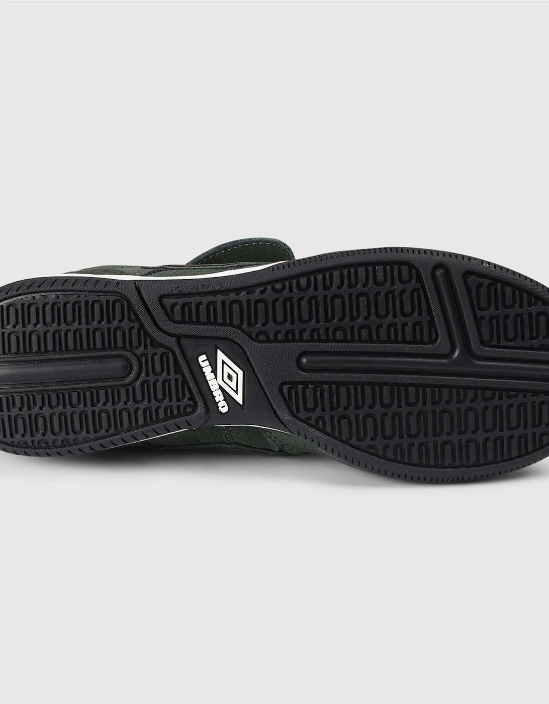 Speciali TR Suede Duffle Bag/Black Trainers