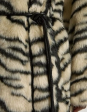 Thumbnail 2 of 4