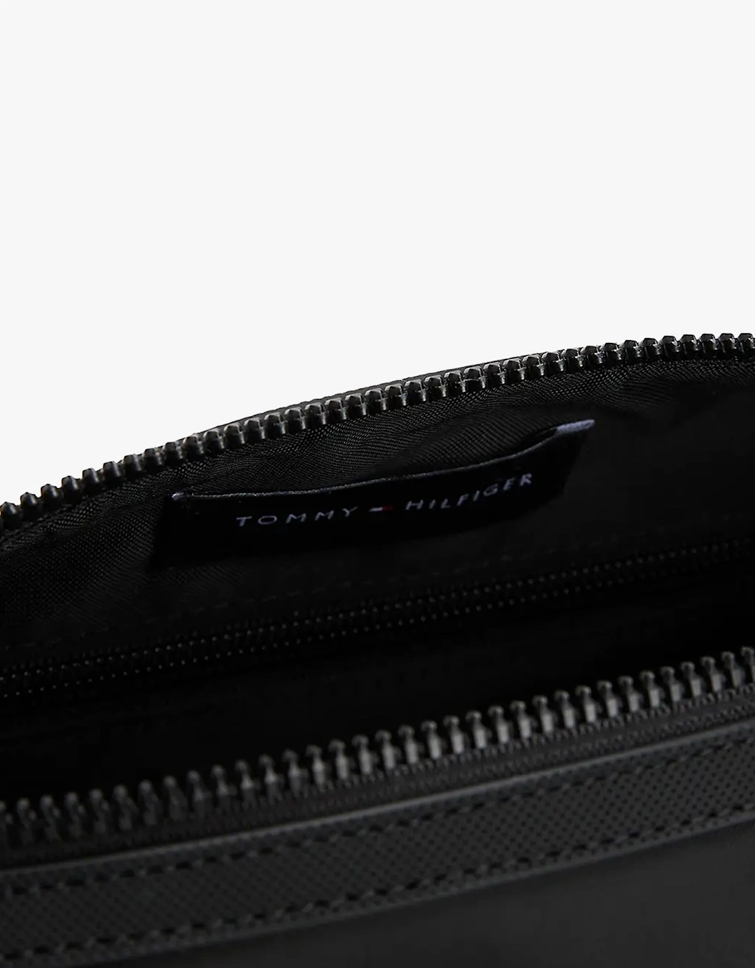 METAL LOGO WASHBAG Mens Black