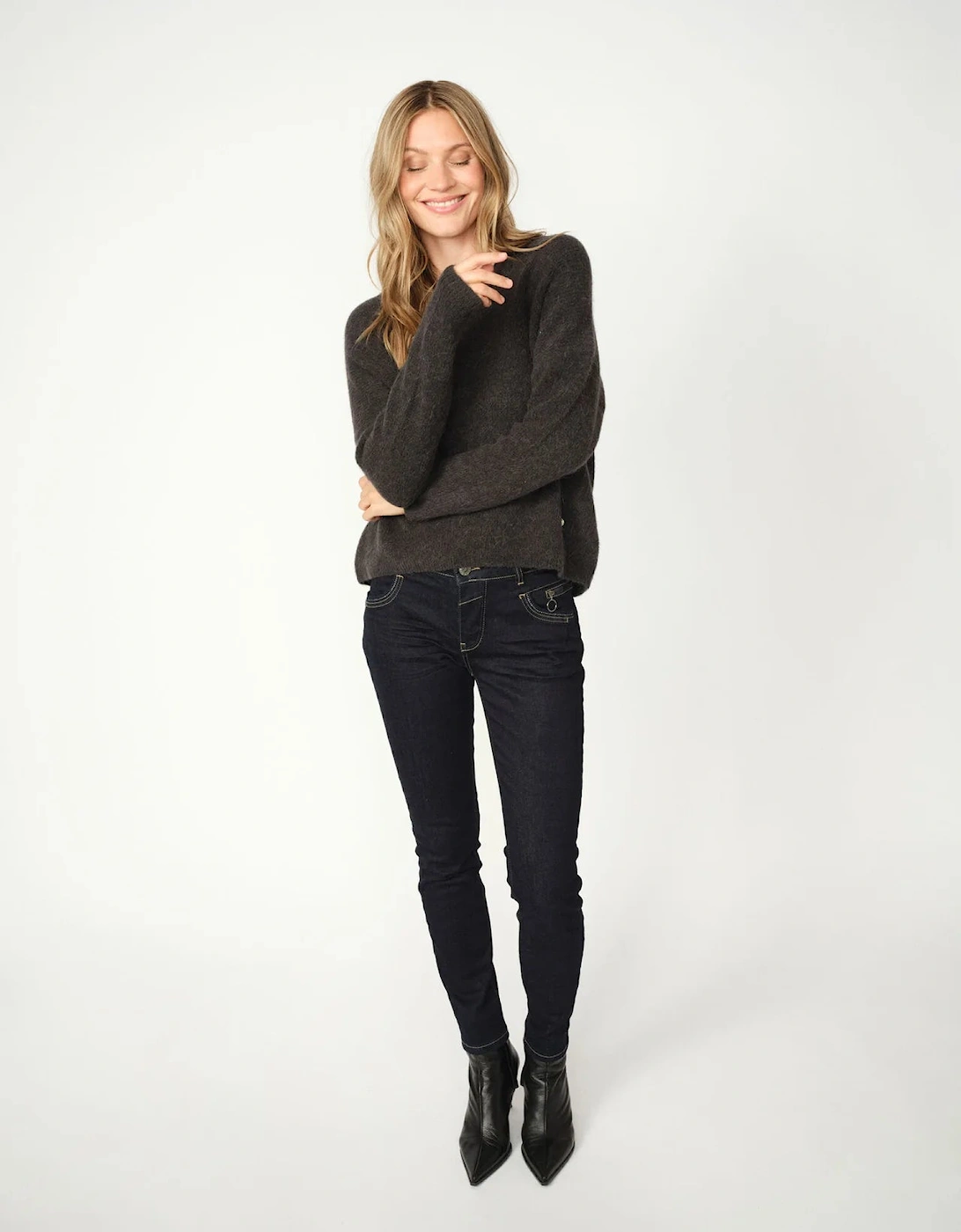 Carla Naomi hybrid jeans