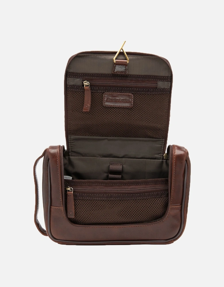 Severn Leather Hanging Wash Bag Brown