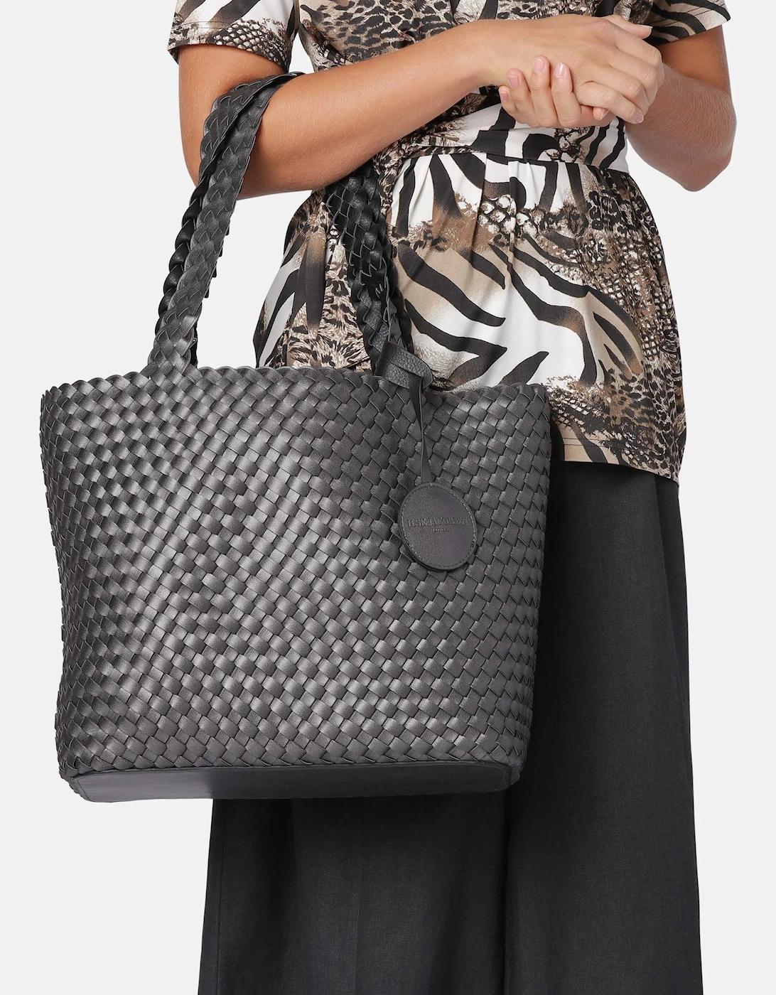 Braided tote bag in black gun metal