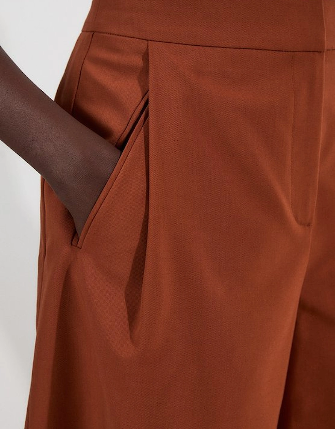 Tailored Twill Essential City Short