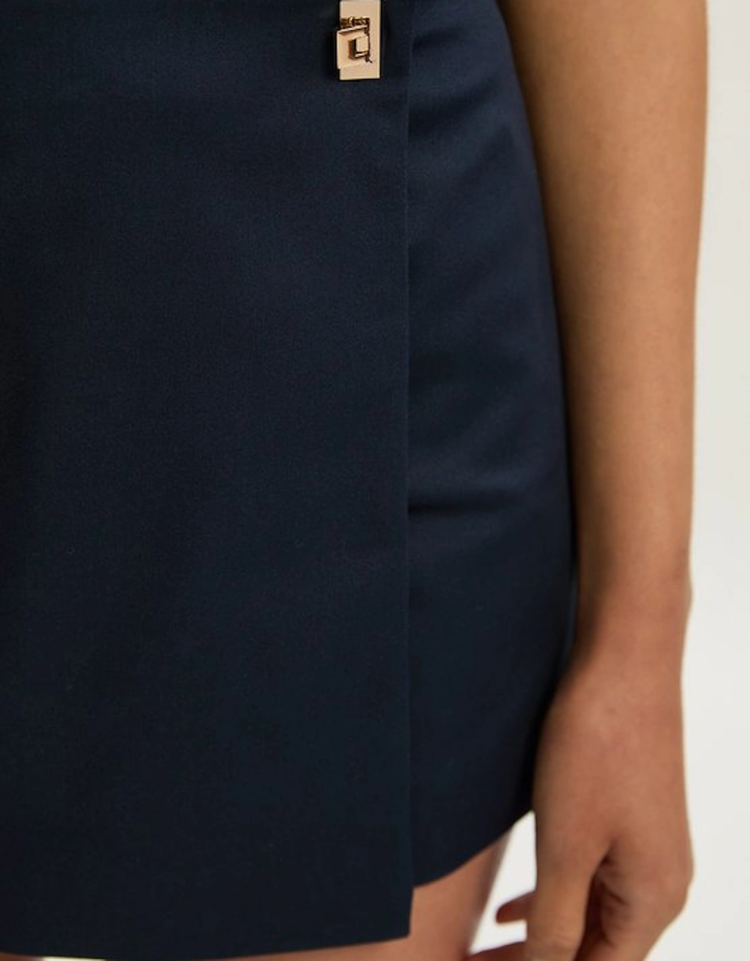 Techno Hardware Detail Woven Skort