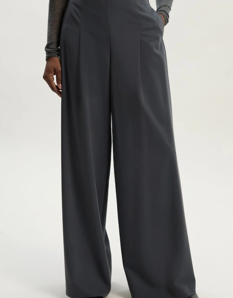 Tailored Twill Essential Wide Leg Trouser