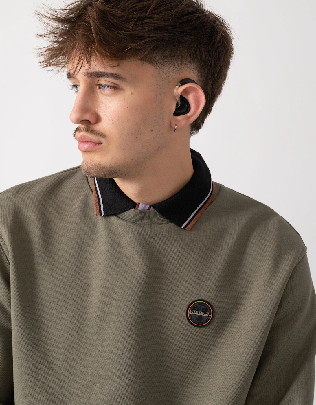 Badge Mens Crew Neck Sweatshirt - Tea Leaf G0A