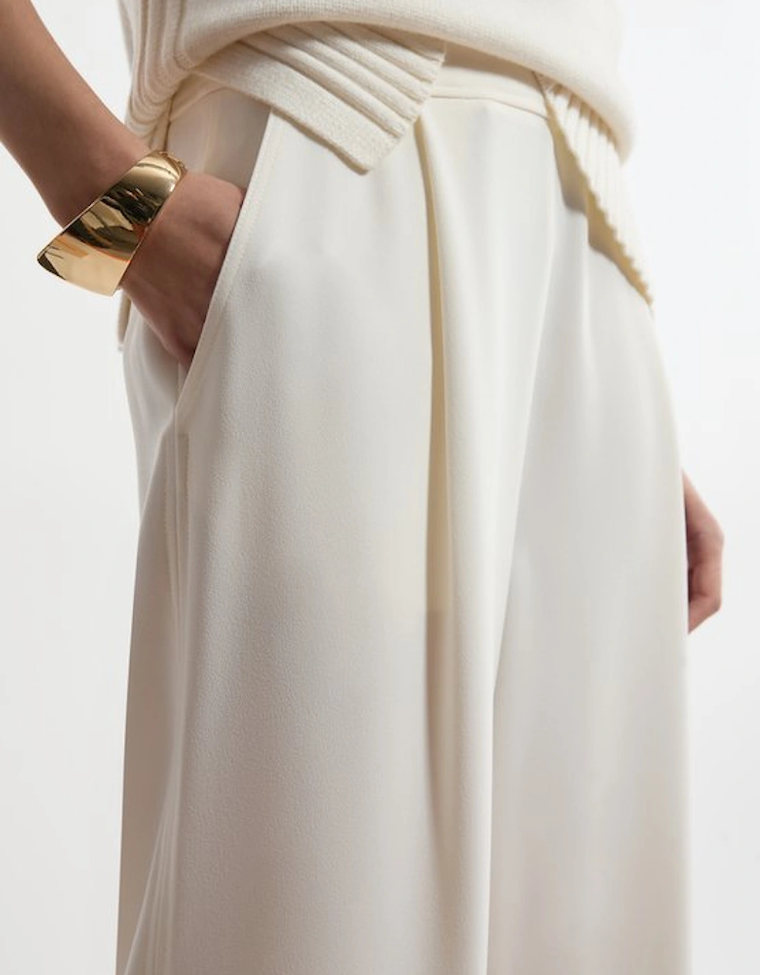 Tailored Crepe Essential Wide Leg Trouser