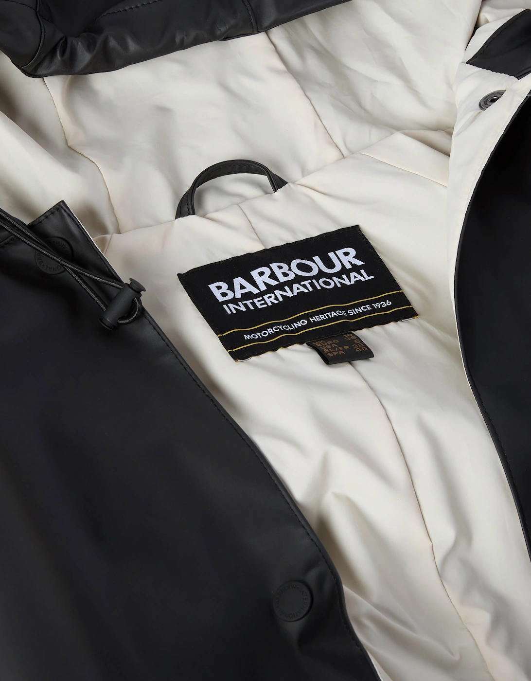 Recoleta Womens Showerproof Jacket - Black