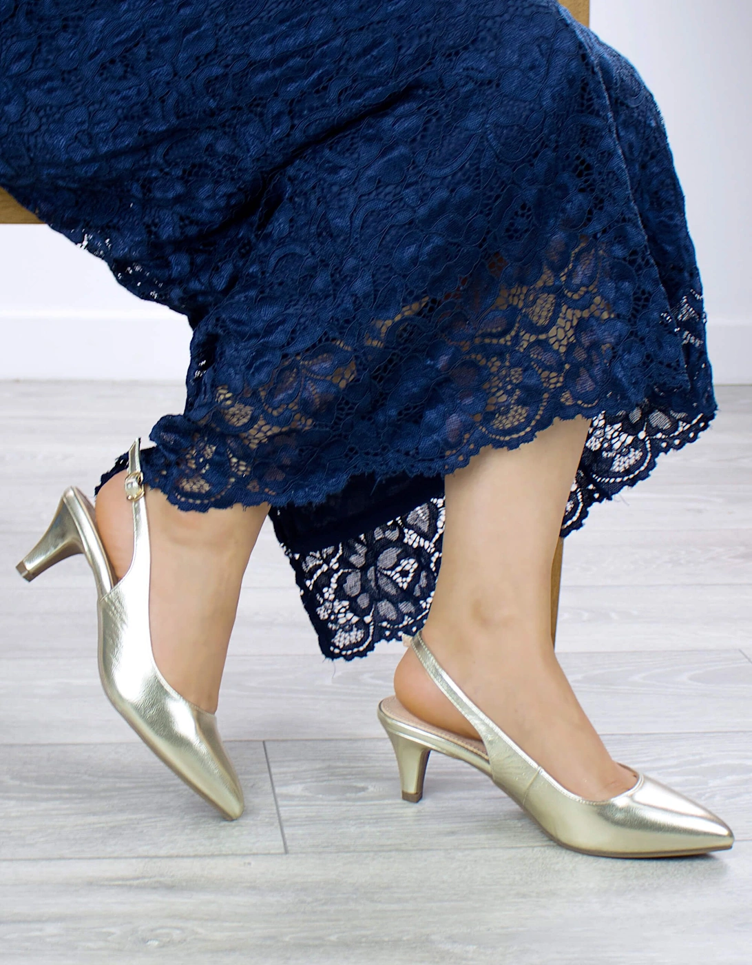 Mid Slim Heel Pointed Toe Slingback 50s Faux Leather Court Shoes, 2 of 1