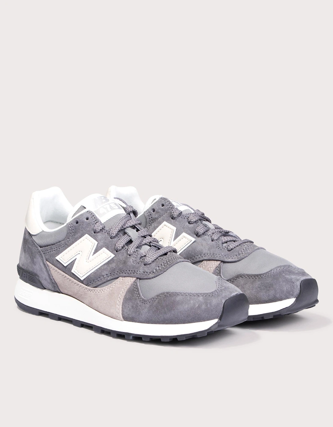 475 Sneakers