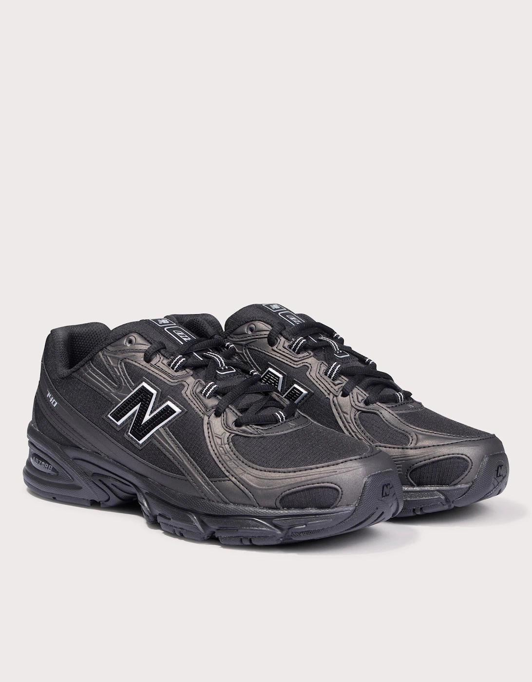 740 Sneakers