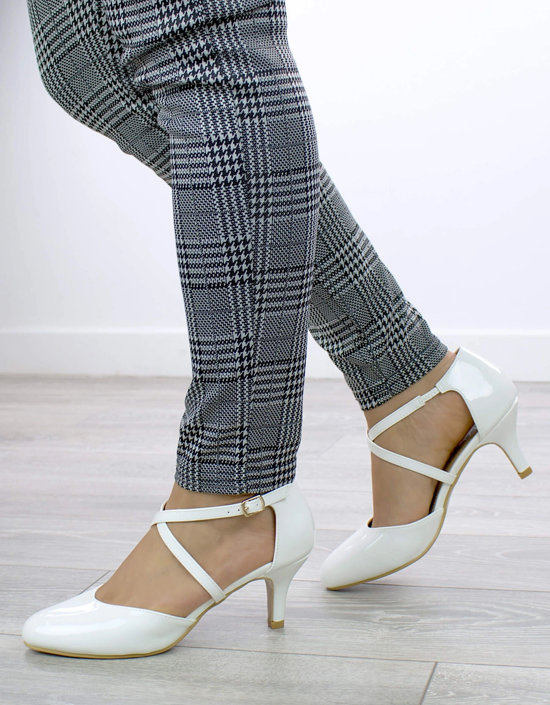 High  Heel Buckle Crossed  Strappy Heels, 2 of 1