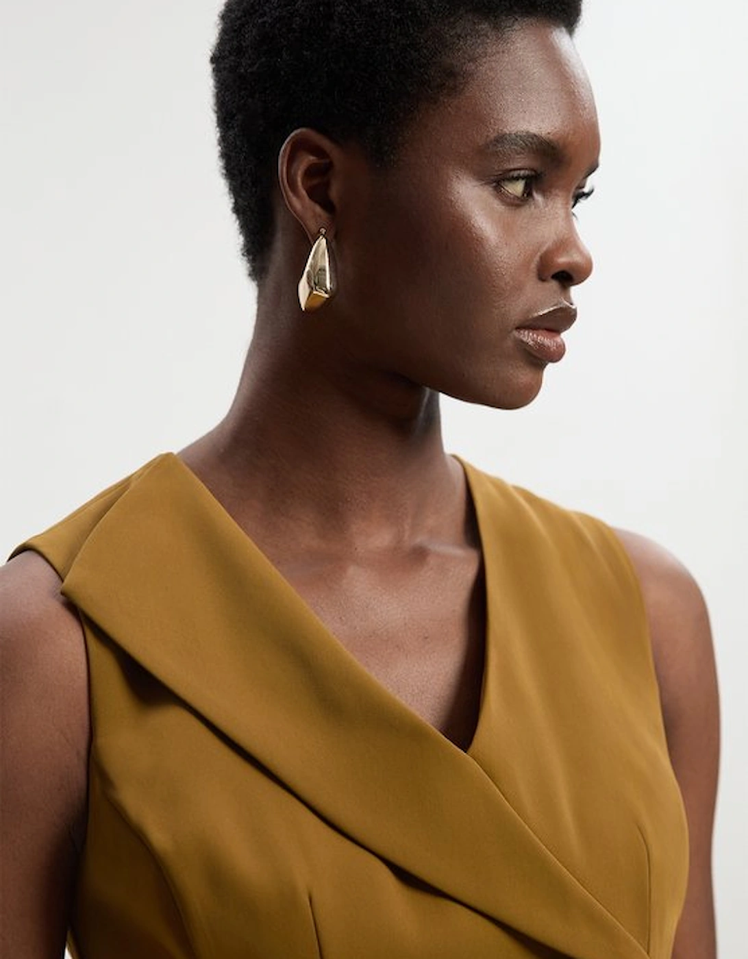 Soft Tailored Colour Block Pleated Side Sleeveless Midi Dress