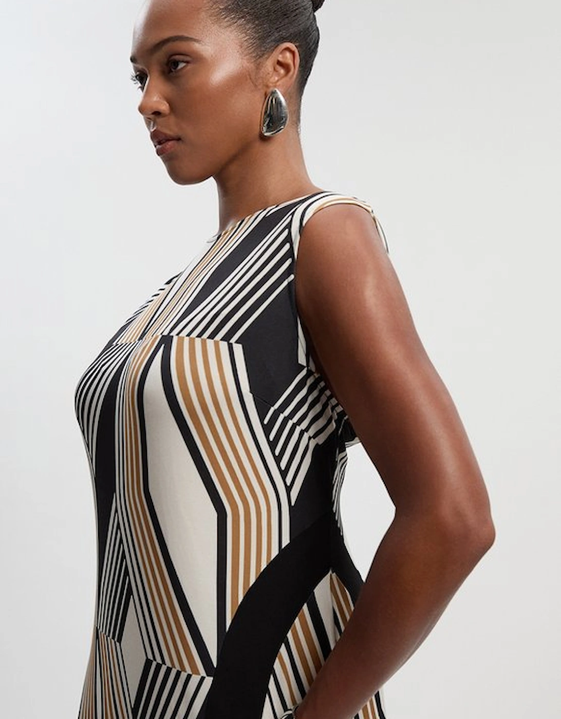 Plus Size Geo Print Crepe Pleated Maxi Dress