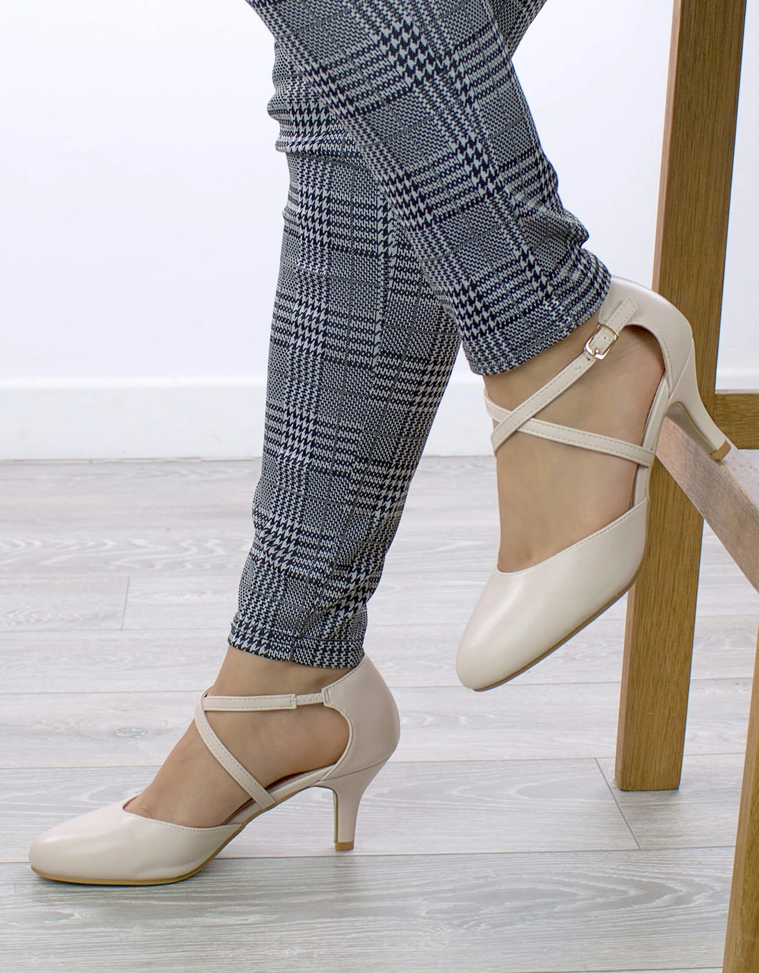 High  Heel Buckle Crossed  Strappy Heels, 2 of 1