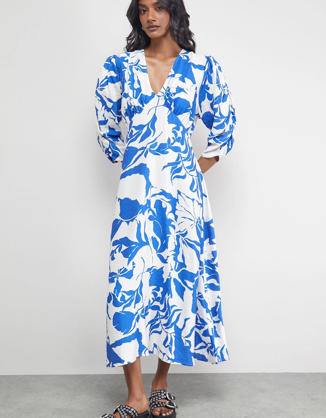 Petite Viscose Floral V Neck Puff Sleeve Midi Dress, 2 of 1