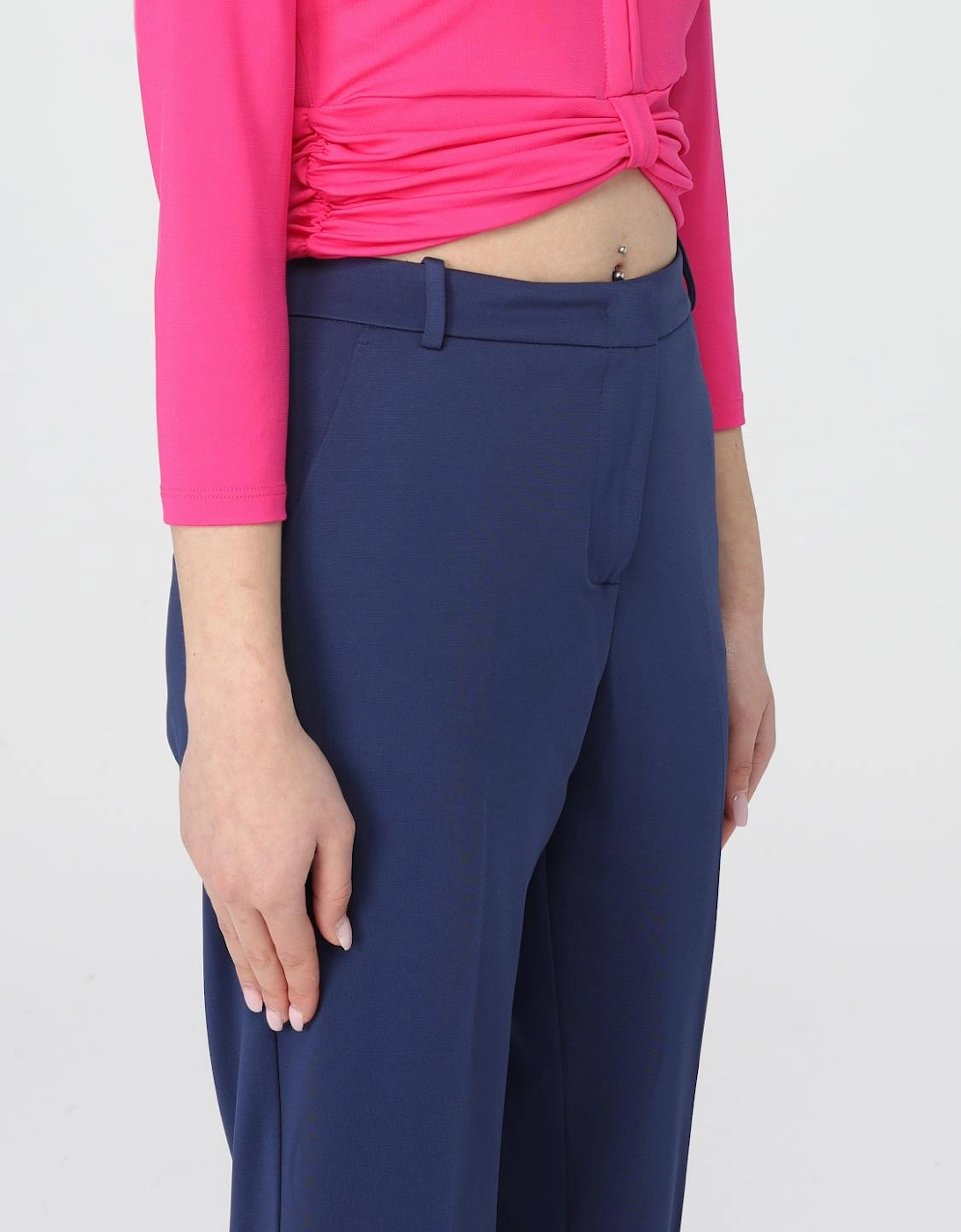 Versatile Mid-Rise Slim-Fit Trousers for Everyday Wear