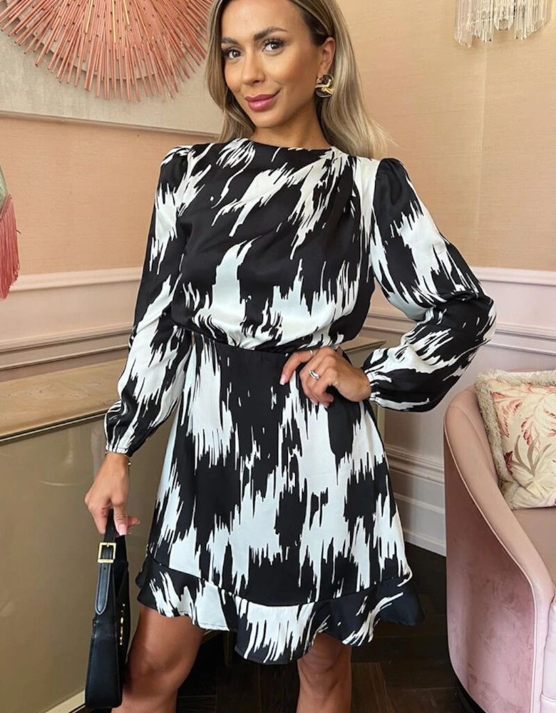 Black And White Printed Long Sleeve Pleated Shoulder Mini Dress