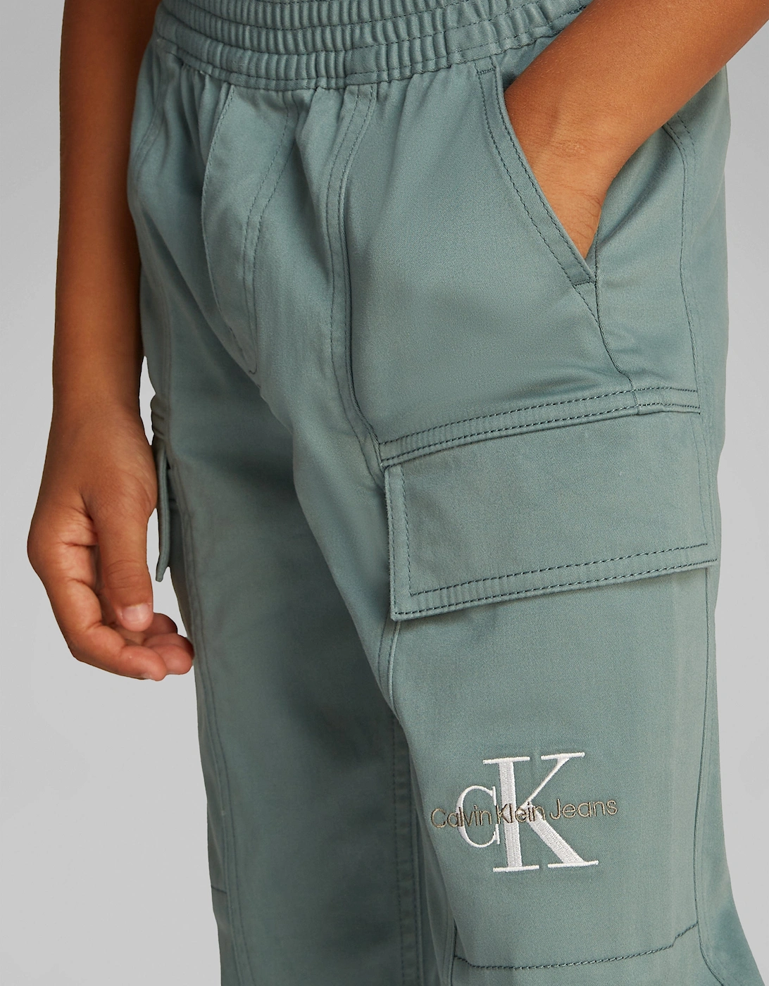 Boys Essential Woven Cargo Trousers in Green