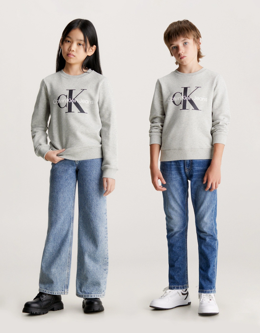 Kids Monogram Logo Sweasthirt in Grey