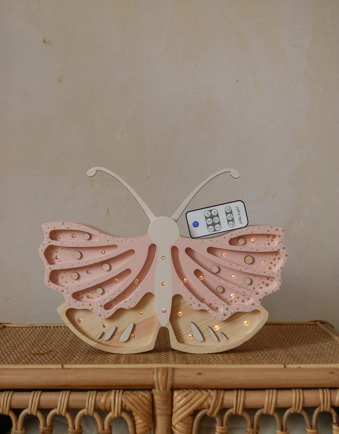 Butterfly Lamp in Pink (19x35x5.5 cm)