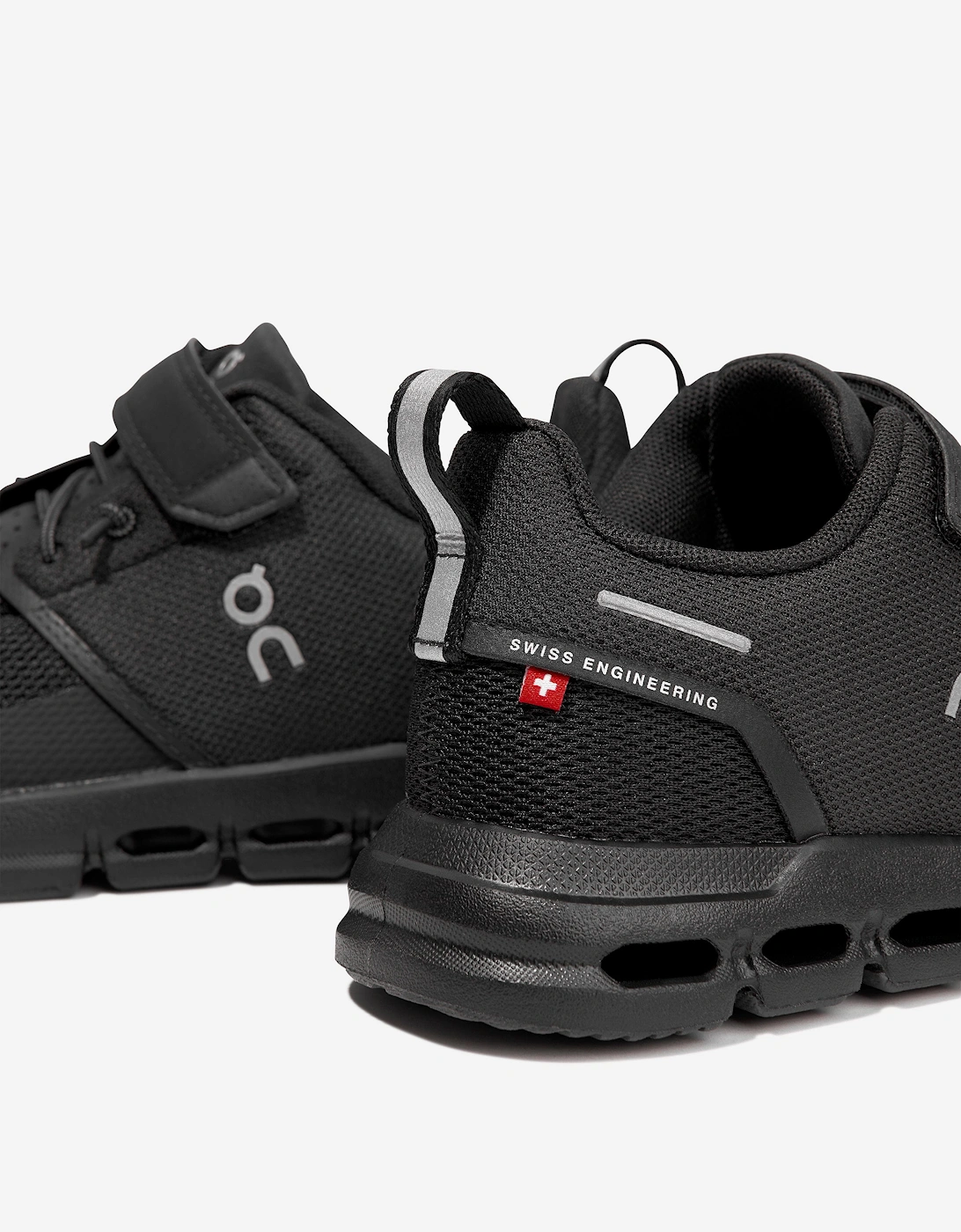 Running Kids Cloud Play Trainers in Black