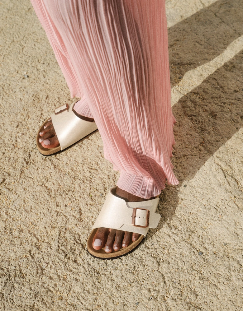 BIRKENSTOCK Girls Arizona Classic Metallic Sandals in Gold